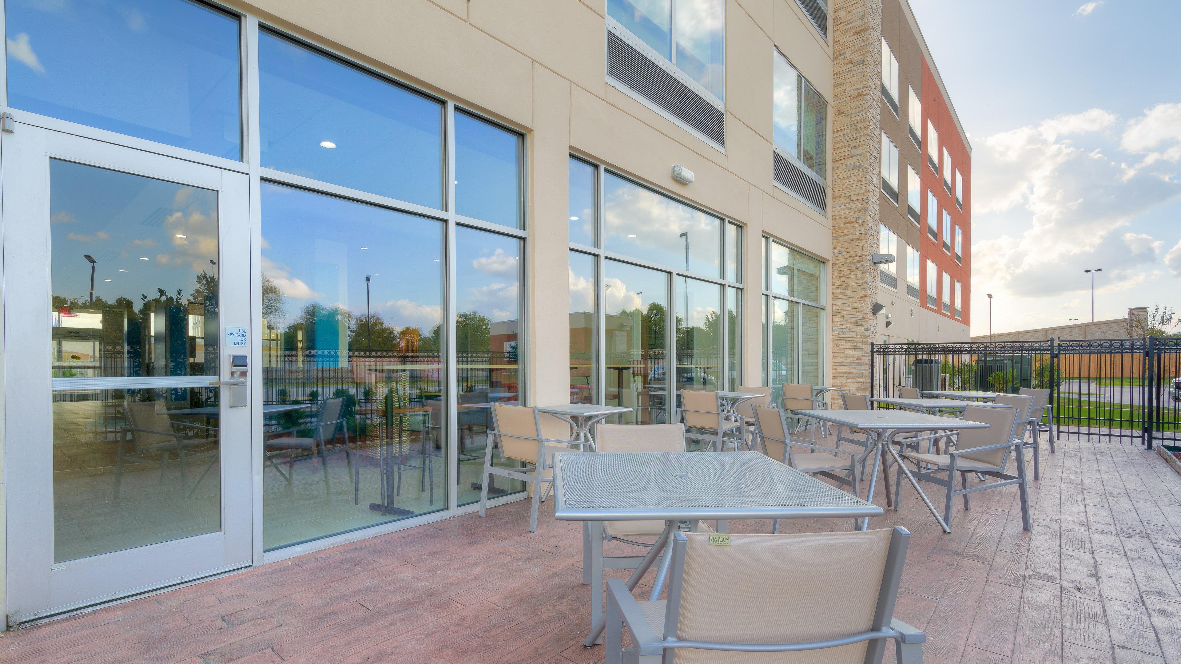 Holiday Inn Express & Suites Tulsa Midtown By Ihg Kültér fotó
