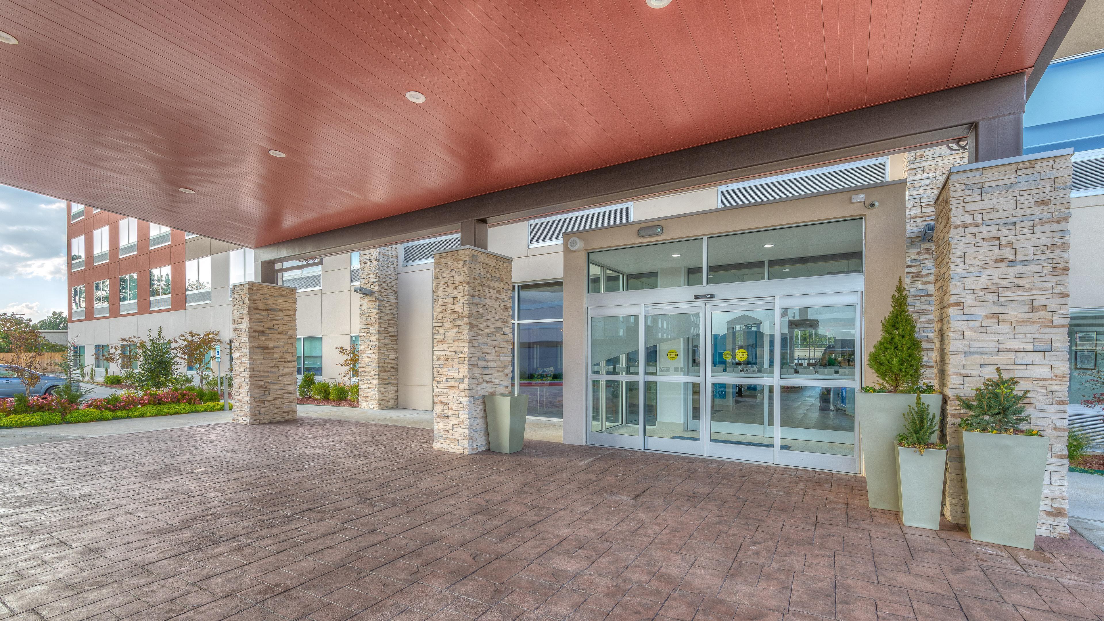 Holiday Inn Express & Suites Tulsa Midtown By Ihg Kültér fotó
