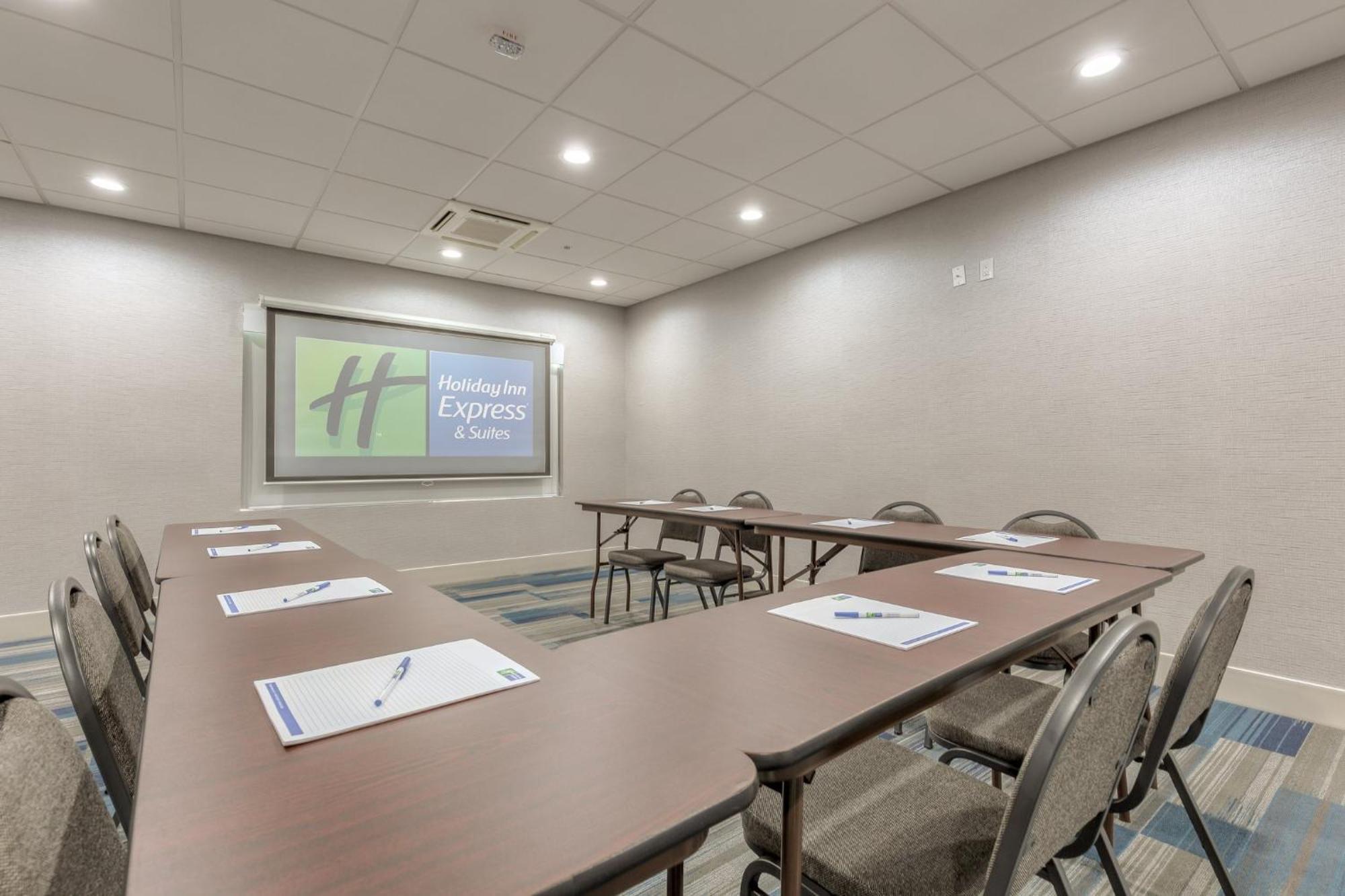 Holiday Inn Express & Suites Tulsa Midtown By Ihg Kültér fotó